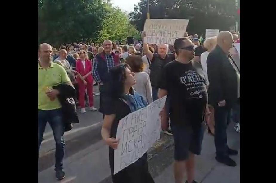 Протест затвори столичните булеварди "Витоша" и "Патриарх Евтимий"